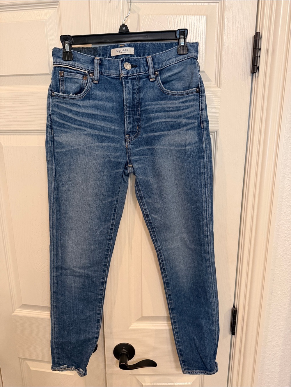 Moussy Medium Wash cropped tapered denim - size 25